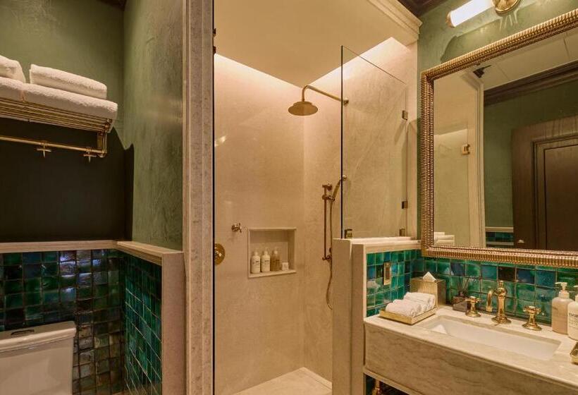 סטודיו דלוקס, Todos Santos Boutique