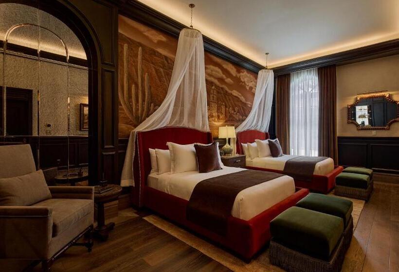 סטודיו דלוקס, Todos Santos Boutique