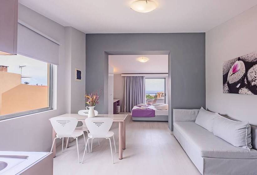 استوديو سوبيريور مطل على البحر, Sunrise Village Hotel   All Inclusive