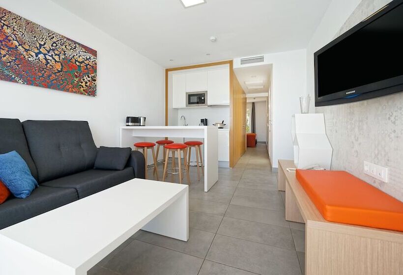 דירת חדר נוף לבריכה, Ura Lara Adults Only