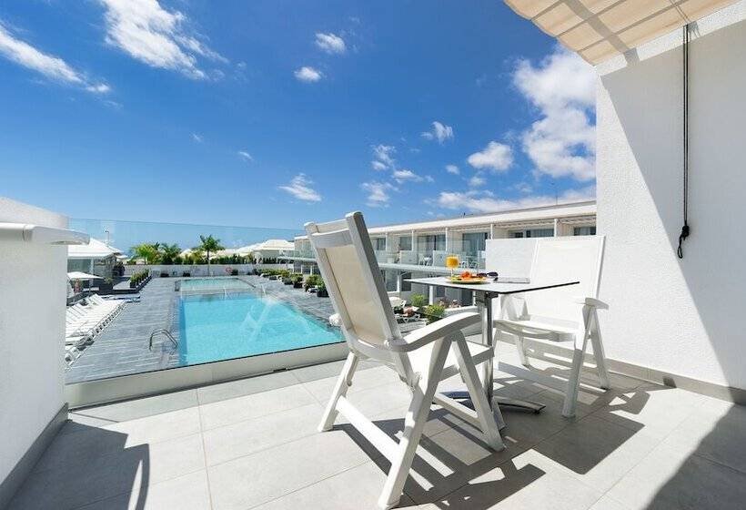 דירת חדר נוף לים, Ura Lara Adults Only