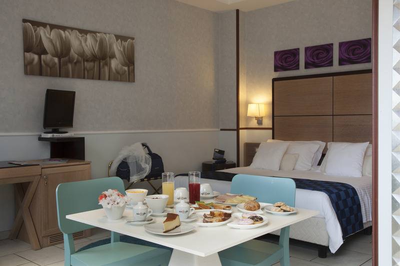 اتاق سوپریور, Andris