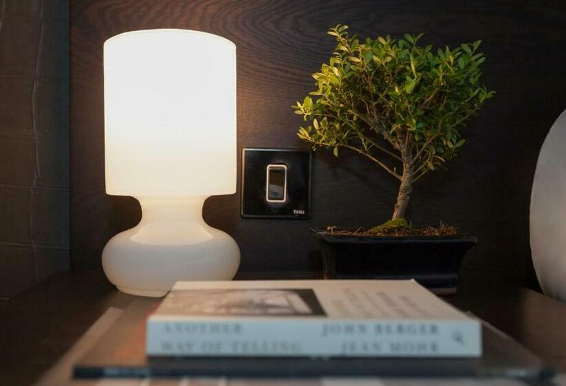 اتاق اجرایی, Argento