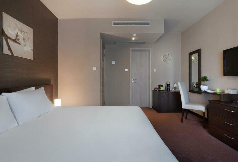 اتاق اجرایی, Argento