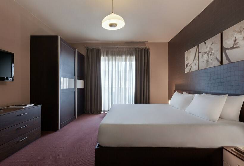 اتاق اجرایی, Argento