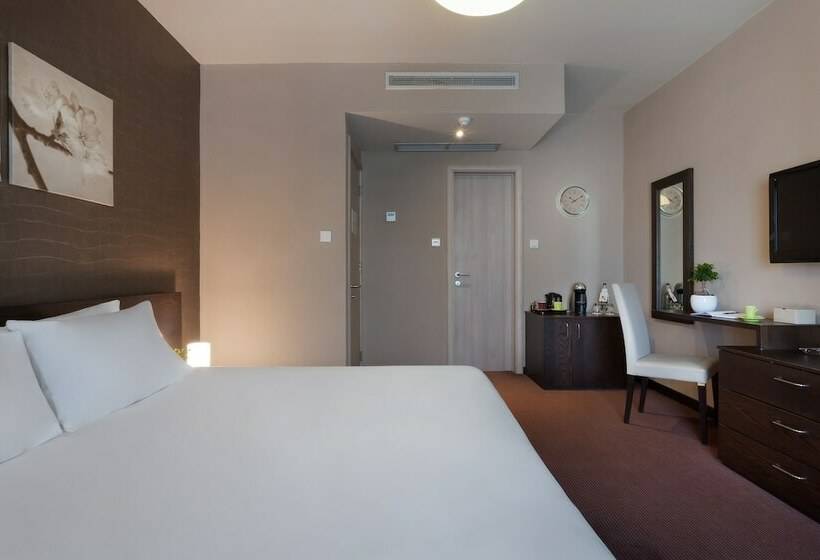 اتاق اجرایی, Argento