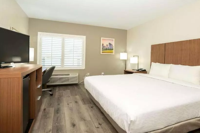 اتاق استاندارد با تخت بزرگ برای معلولان, Best Western Houston Bush Iah Intercontinental Airport Inn