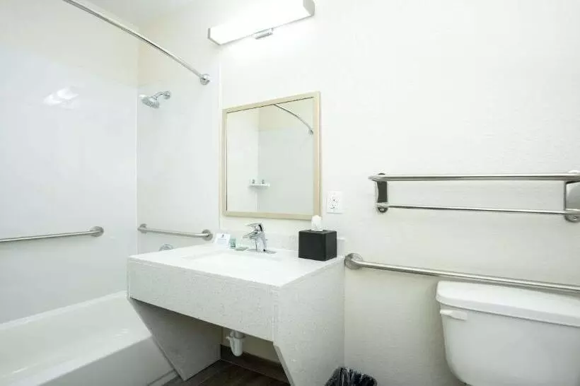 اتاق استاندارد با تخت بزرگ برای معلولان, Best Western Houston Bush Iah Intercontinental Airport Inn
