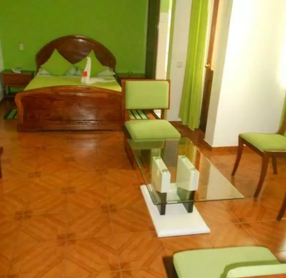 سوییت جونیور, Chez Loutcha Residencial