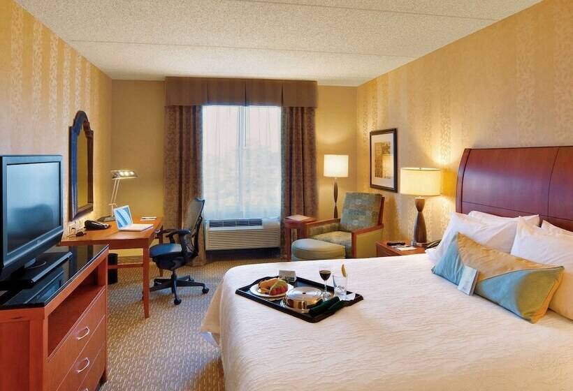جناح جونيور, Hilton Garden Inn Lakewood