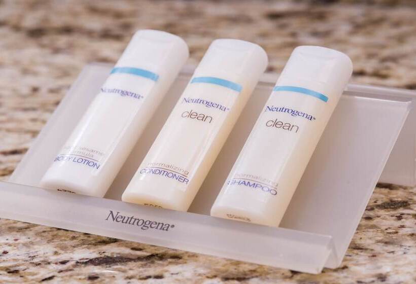 جناح جونيور, Hilton Garden Inn Lakewood