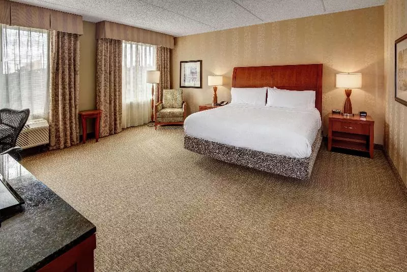 キングサイズベッドのスタンダードルーム, Hilton Garden Inn Lakewood