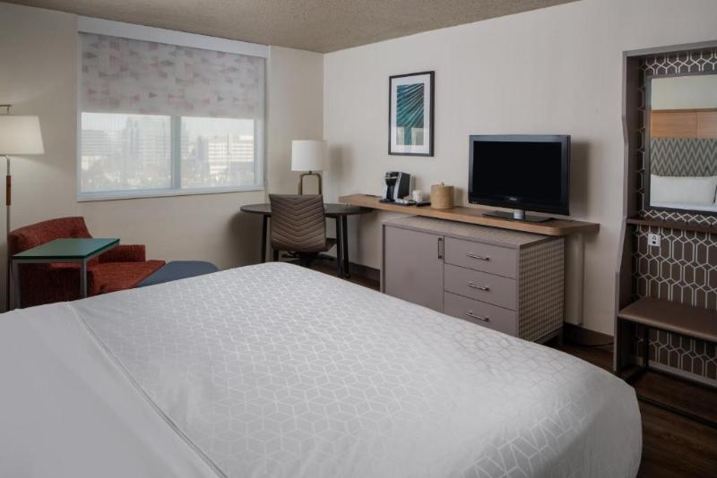 适合残疾人士使用的带超级大床的标准间, Holiday Inn Tampa Westshore   Airport Area, An Ihg