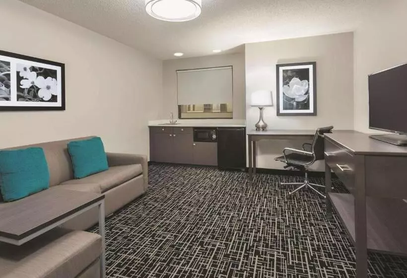 キングサイズベッドのスイートルーム, La Quinta Inn & Suites By Wyndham Covington