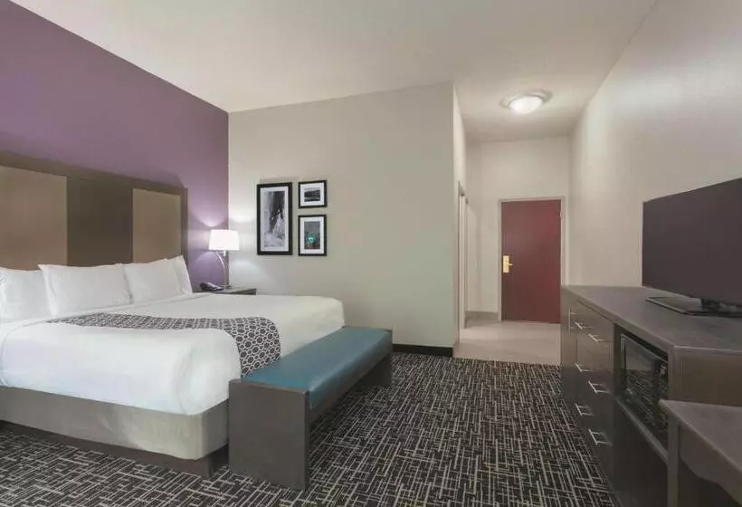 キングサイズベッドのスタンダードルーム, La Quinta Inn & Suites By Wyndham Covington