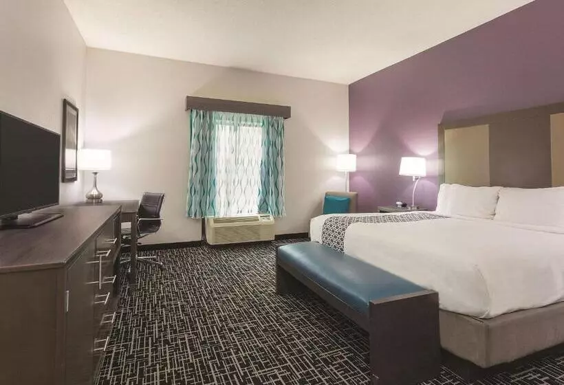 キングサイズベッドのスタンダードルーム, La Quinta Inn & Suites By Wyndham Covington