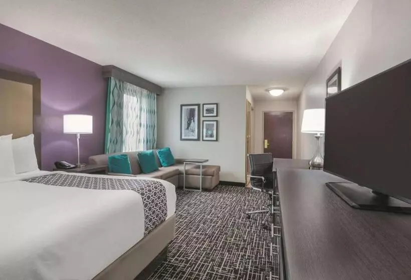 キングサイズベッドのエクゼクティブルーム, La Quinta Inn & Suites By Wyndham Covington