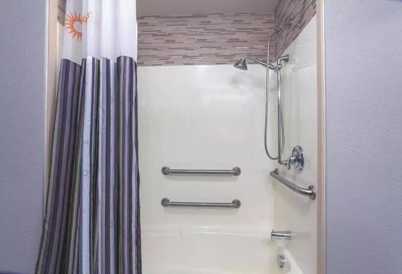 身障者適用スタンダードルーム, La Quinta Inn & Suites By Wyndham Covington