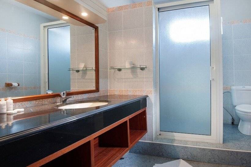 اتاق خانوادگی, Le Palmiste Resort & Spa