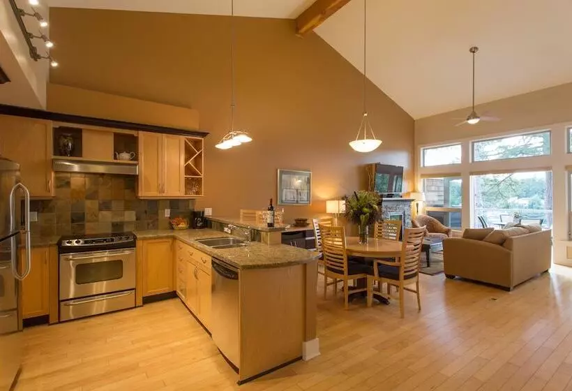 2 Bedroom Villa, Painted Boat Resort Spa And Marina