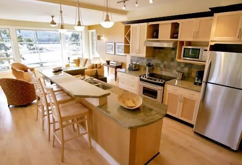 2 Bedroom Villa, Painted Boat Resort Spa And Marina