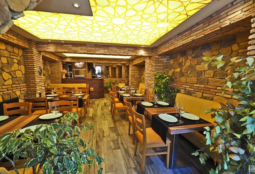 اتاق استاندارد سه نفره, The Sunrise