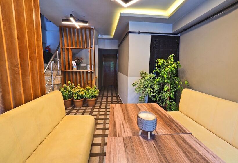 اتاق استاندارد سه نفره, The Sunrise