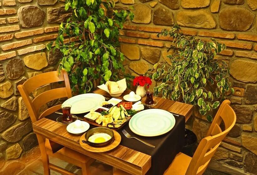 اتاق استاندارد سه نفره, The Sunrise