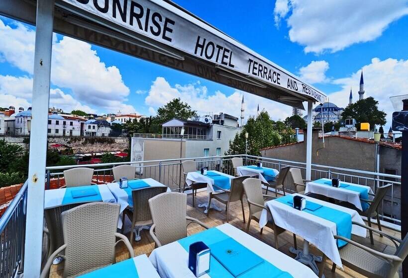 اتاق استاندارد سه نفره, The Sunrise