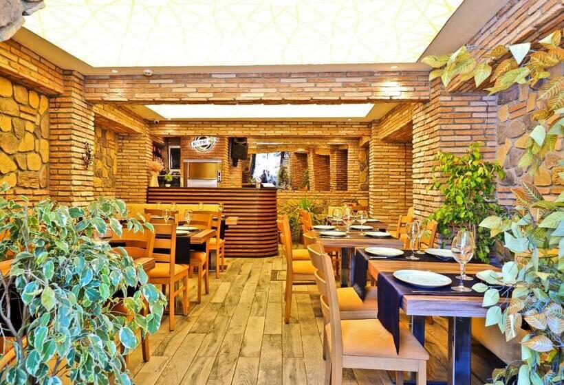 اتاق استاندارد سه نفره, The Sunrise