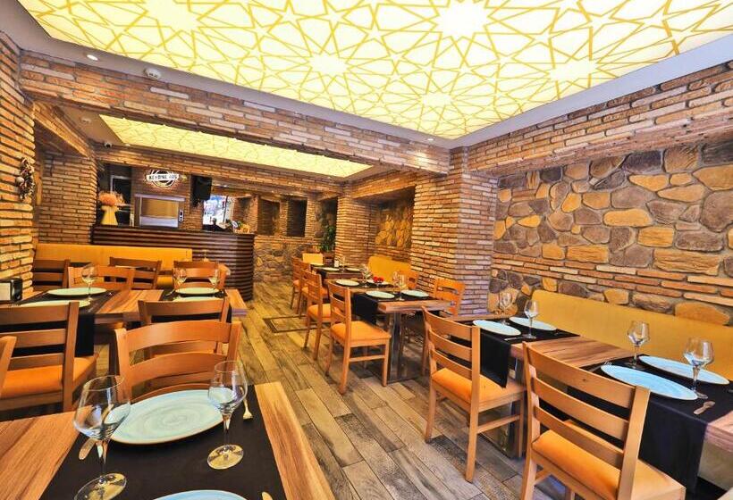 اتاق اکونومی, The Sunrise