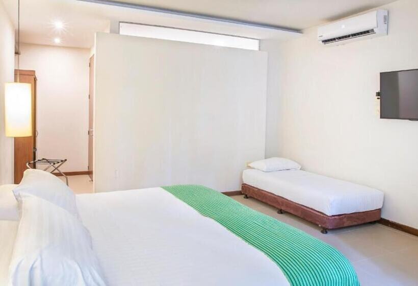 غرفة قياسية ثلاثية, Santorini Resort