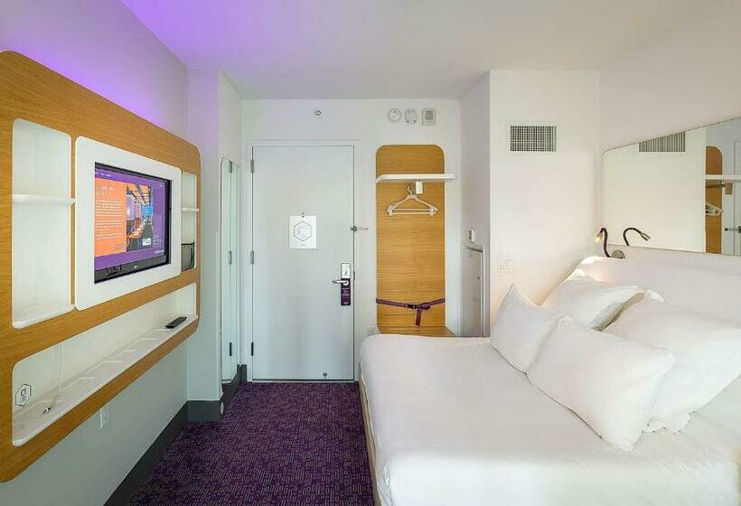اتاق پرمیوم, Yotel New York Times Square