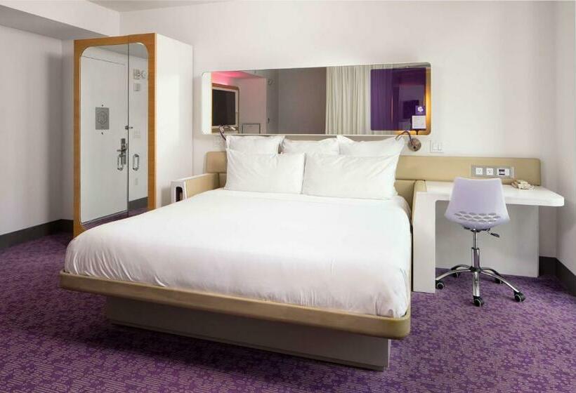 سوئیت جونیور با تخت بزرگ, Yotel New York Times Square