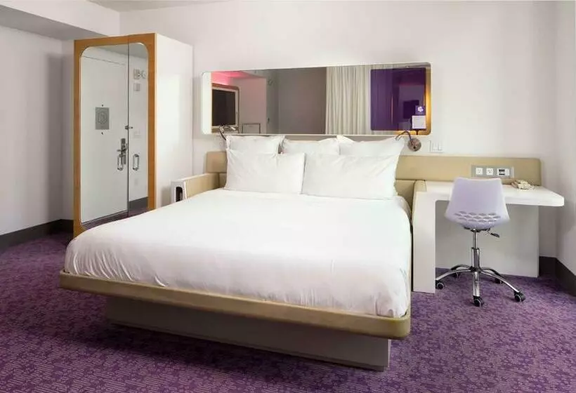 سوئیت جونیور با تخت بزرگ, Yotel New York Times Square