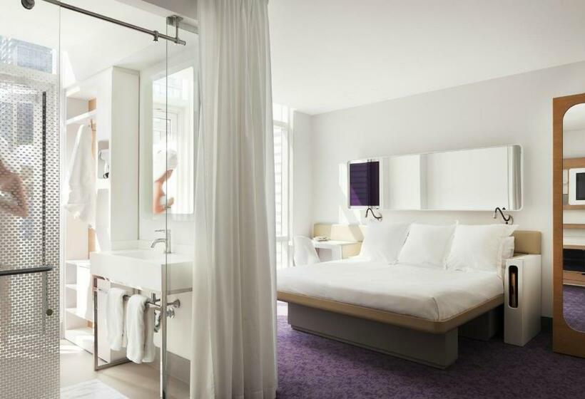 带大床的小型套房, Yotel New York Times Square