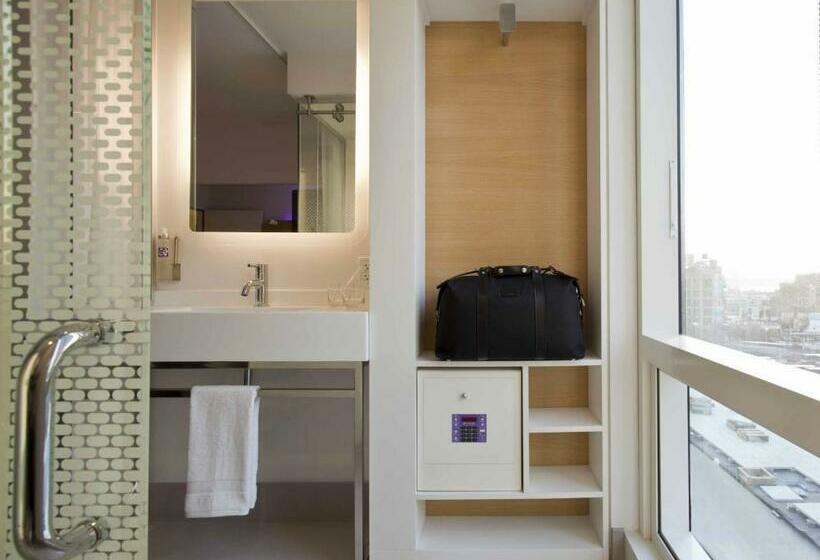 سوئیت جونیور با تخت بزرگ, Yotel New York Times Square