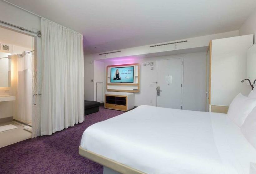 سوئیت جونیور با تخت بزرگ, Yotel New York Times Square