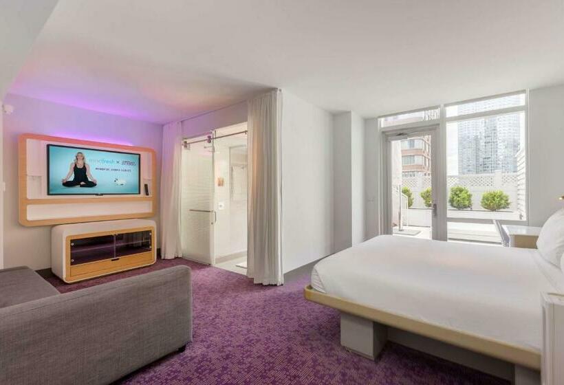 带大床的小型套房, Yotel New York Times Square