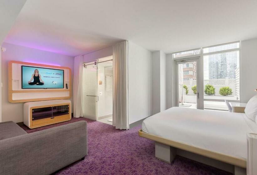 带大床的小型套房, Yotel New York Times Square