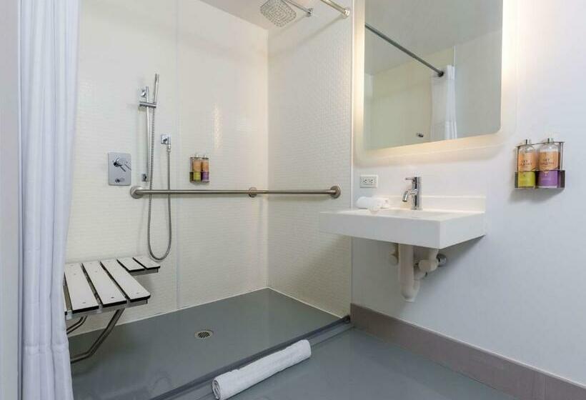 带大床的小型套房, Yotel New York Times Square