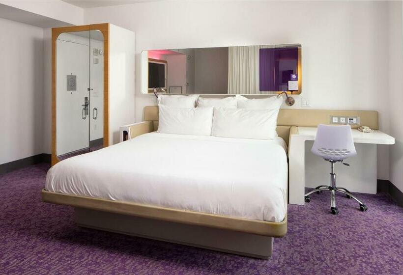 带大床的小型套房, Yotel New York Times Square