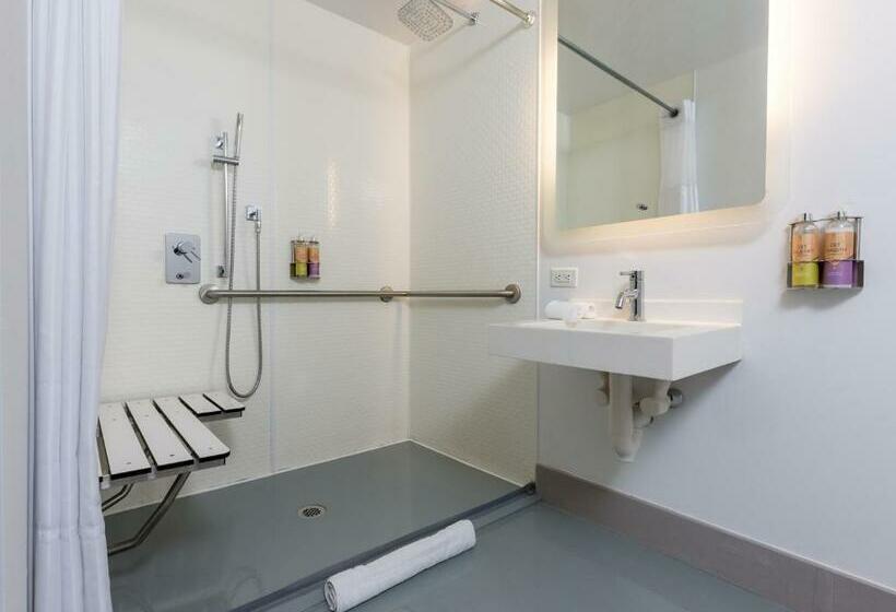 سوئیت جونیور با تخت بزرگ, Yotel New York Times Square