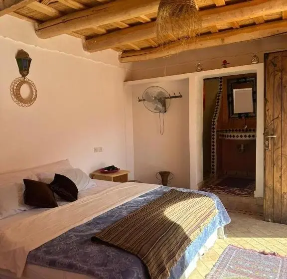 キングサイズベッドのデラックスルーム, Tafsut Dades Guesthouse Stay With Locals