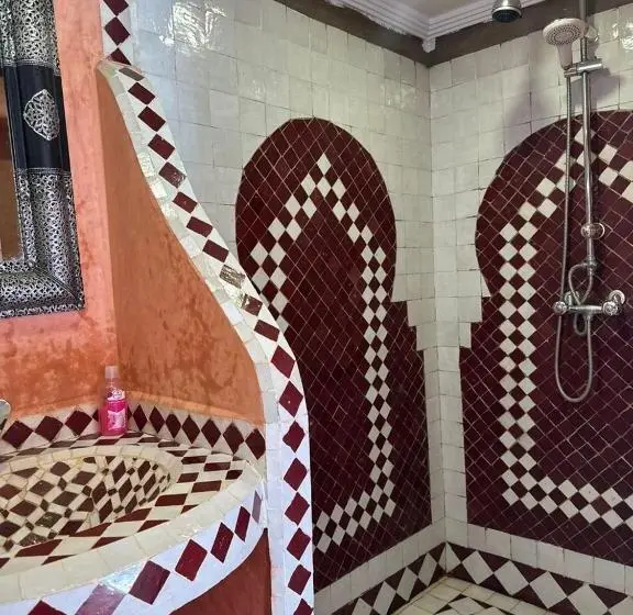 キングサイズベッドのデラックスルーム, Tafsut Dades Guesthouse Stay With Locals
