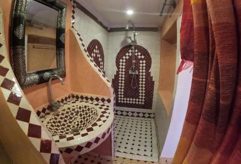 キングサイズベッドのデラックスルーム, Tafsut Dades Guesthouse Stay With Locals