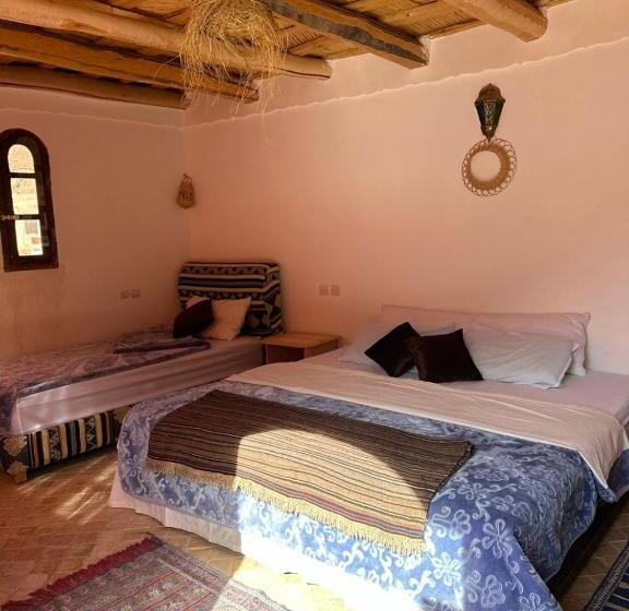 اتاق لوکس با تخت بزرگ, Tafsut Dades Guesthouse Stay With Locals
