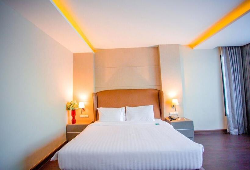 Номер Deluxe, The Cheewin Hotel And Convention