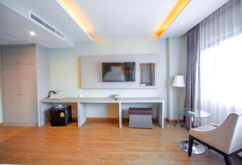 Номер Deluxe, The Cheewin Hotel And Convention