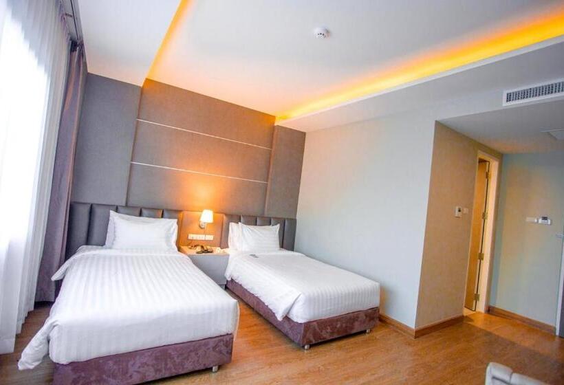 Номер Deluxe, The Cheewin Hotel And Convention